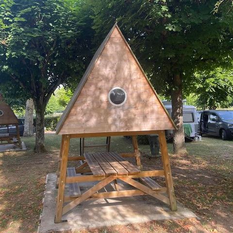 UNUSUAL ACCOMMODATION 2 people - Bivouac wooden hut on stilts, mattresses for 2 people on the ground without sanitary facilities