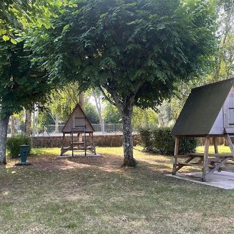 Insolite 2 personnes - Bivouac cabane en bois sur pilotis, matelas 2 places au sol sans sanitaires