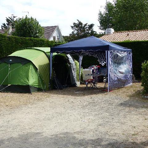EMPLACEMENT - Eau, égout, électricité 10A + voiture
