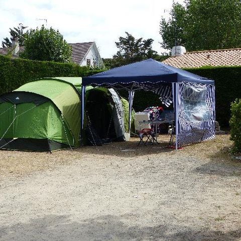 EMPLACEMENT - Eau, égout, électricité 10A + voiture