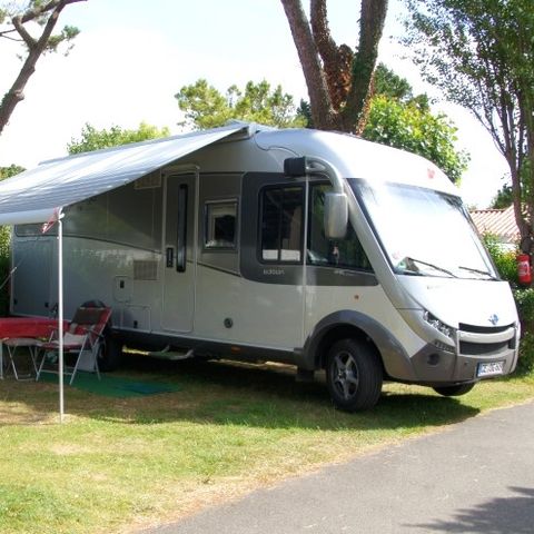 Stellplatz - Stellplatz + Strom 10A + 1 Fahrzeug + Zelt oder Wohnwagen