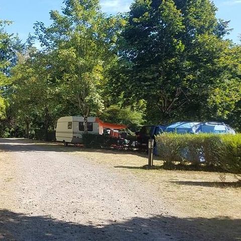 PLOT - Comfort package (1 tent, caravan or motor home / 1 car / electricity)