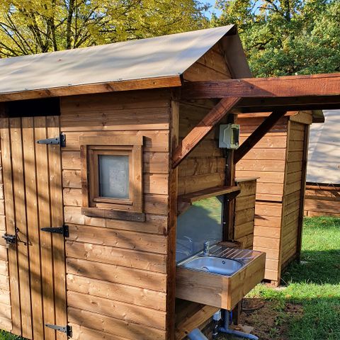 CANVAS AND WOOD TENT 4 people - Standard ecolodge tent 20m² - 2 bedrooms - covered terrace