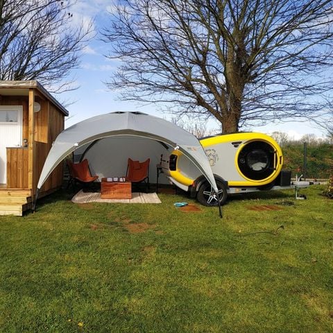 PLOT - Premium pitch with individual sanitary facilities and kichenette