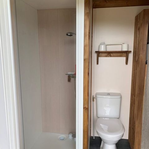 Kampeerplaats - Premium kampeerplaats met individueel sanitair en kichenette