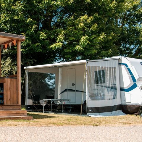 Kampeerplaats - Premium kampeerplaats met individueel sanitair en kichenette