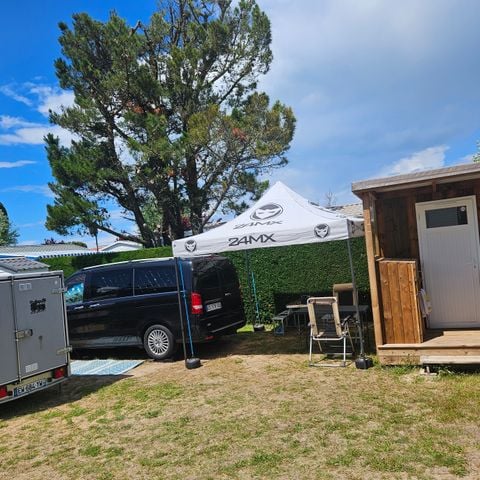 PARCELA - Parcela Premium con sanitarios individuales y kichenette