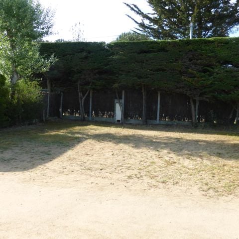 PLOT - Limited pitch + 1 car + hot water and showers included