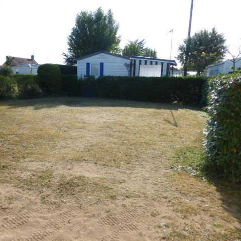 Kampeerplaats - Beperkte standplaats + 1 auto + warm water en douches inbegrepen