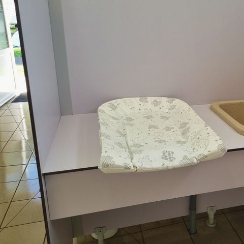 PIAZZOLA - Pacchetto 2 persone: 1 roulotte o 1 tenda o 1 camper + 1 veicolo + elettricità per un massimo di 6 persone