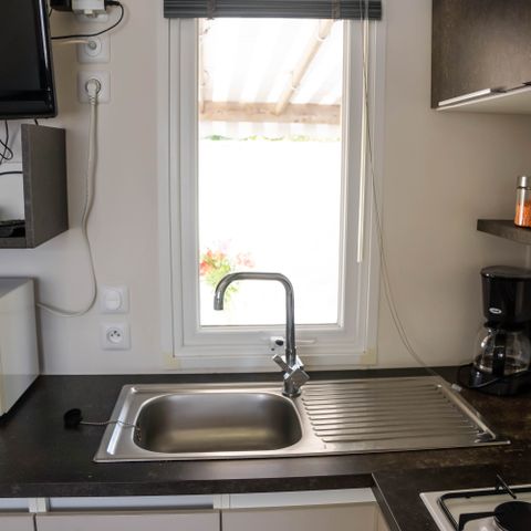Mobilheim 4 personen - Mobilheim „Ibiza“ mit 2 Schlafzimmern und Terrasse für 1–4 Personen