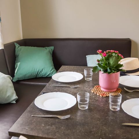 Mobilheim 4 personen - Mobilheim „Ibiza“ mit 2 Schlafzimmern und Terrasse für 1–4 Personen