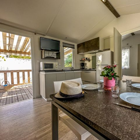 Mobilheim 4 personen - Mobilheim „Ibiza“ mit 2 Schlafzimmern und Terrasse für 1–4 Personen