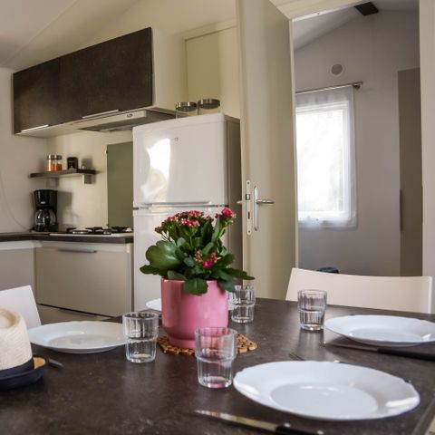 Mobilheim 4 personen - Mobilheim „Ibiza“ mit 2 Schlafzimmern und Terrasse für 1–4 Personen