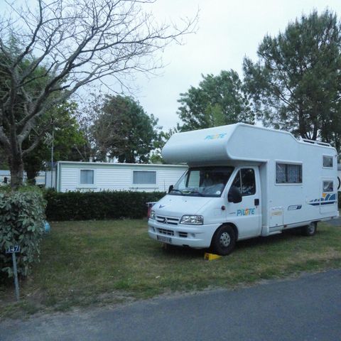 Stellplatz - Pauschale Stellplatz + 1 Auto + Strom 10A