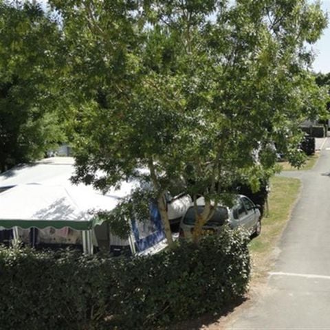 EMPLACEMENT - Forfait Emplacement + 1 voiture + électricité 10A