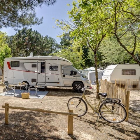 STAANPLAATS - Locatie ***