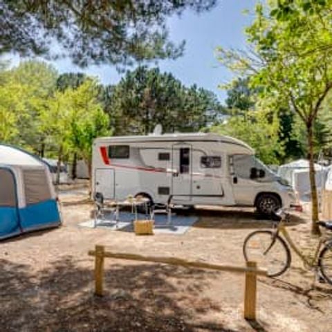 STAANPLAATS - Locatie ***