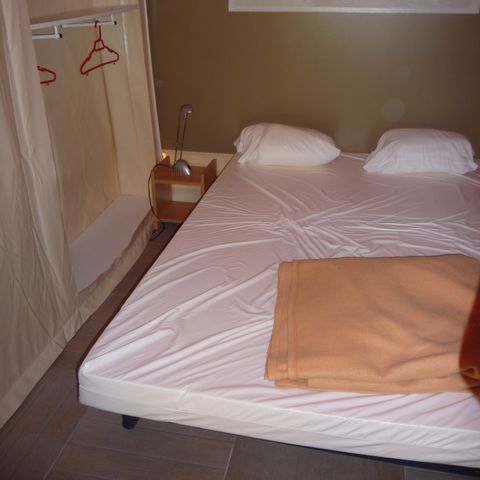 CANVAS BUNGALOW 5 people - Canada Premium tent (water, wc washbasin, no shower)