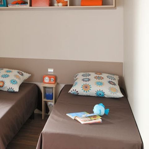 Mobilheim 6 Personen - MOBILHOME TI 32m² mit halbüberdachter Terrasse (3 Schlafzimmer) ECO 6 Pers.