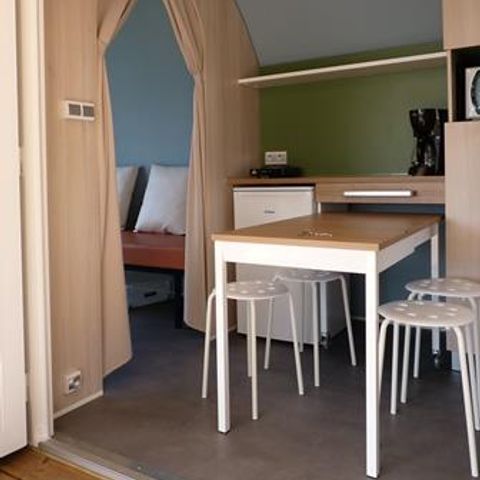 AUßERGEWÖHNLICHE UNTERKUNFT 4 Personen - COCO SWEET 16M² (2 Zimmer) OHNE Bad 4 Pers.