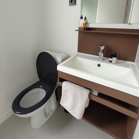 Mobilhome 6/8 personnes - LOCATION 40M² - 3 chambres - 2 salles de bain - PREMIUM TV CLIMATISATION LAVE VAISSELLE