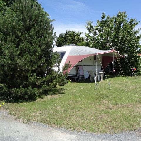 STAANPLAATS - Standplaats caravan of tent of camper 2/6 pers