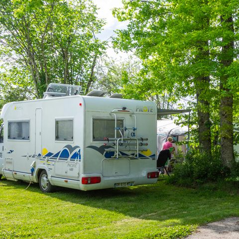 Pitch - CONFORT package (2 pers, 1 pitch) with electricity