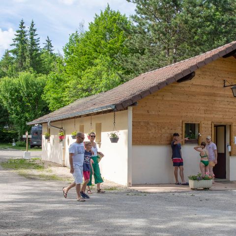 PLOT - FAMILY package (2 adults + 2 children (-12 years) + caravan/tent/camper + car)