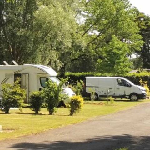 PIAZZOLA - Pacchetto natura (1 tenda, roulotte o camper / 1 auto)