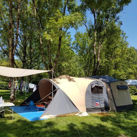 Kampeerplaats - Natuurpakket (1 tent, caravan of camper / 1 auto)