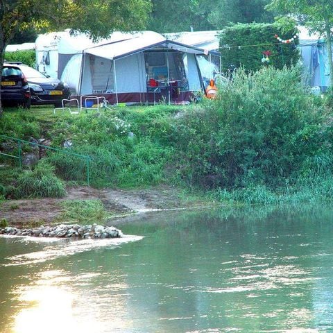 Kampeerplaats - Natuurpakket (1 tent, caravan of camper / 1 auto)