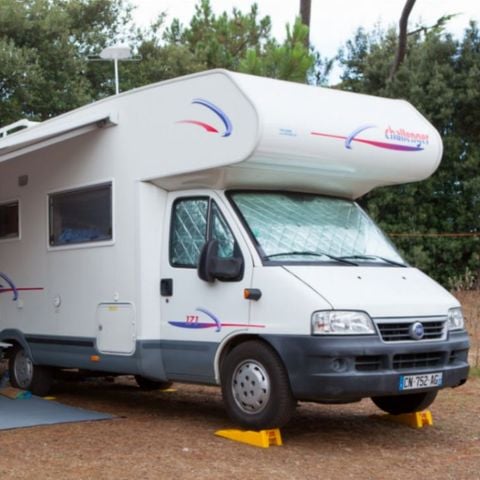 Pitch - EMP + VEHICLE(S) (V, CC, CARAVAN)