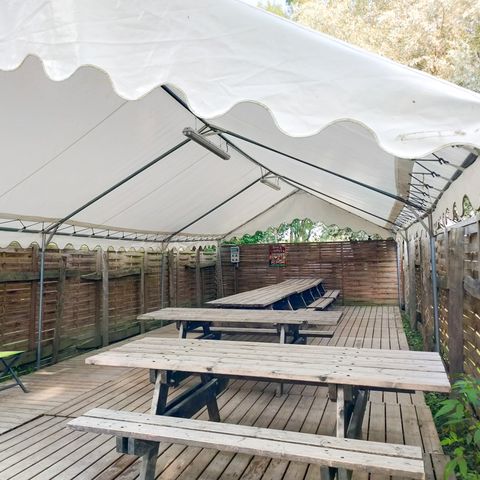 Kampeerplaats - Standplaats (tent of caravan of camper of bestelwagen + 1 voertuig + 2 personen)