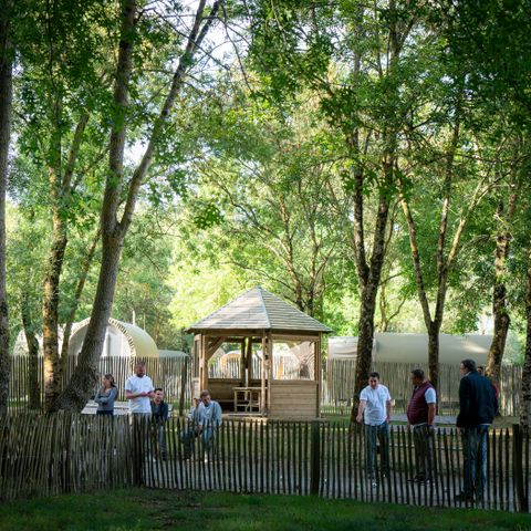 Kampeerplaats - Standplaats (tent of caravan of camper of bestelwagen + 1 voertuig + 2 personen)