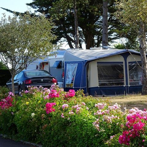 PLOT - Package for 2 people + 1 vehicle