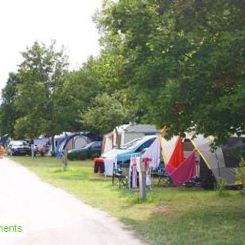 PARCELA - Paquete de electricidad 16A (1 tienda, caravana o autocaravana / 1 coche) 2 pers.