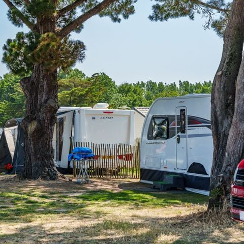 EMPLACEMENT - Forfait Camping Key : 1 voiture + 1 tente ou 1 caravane ou 1 camping-car + Electricité