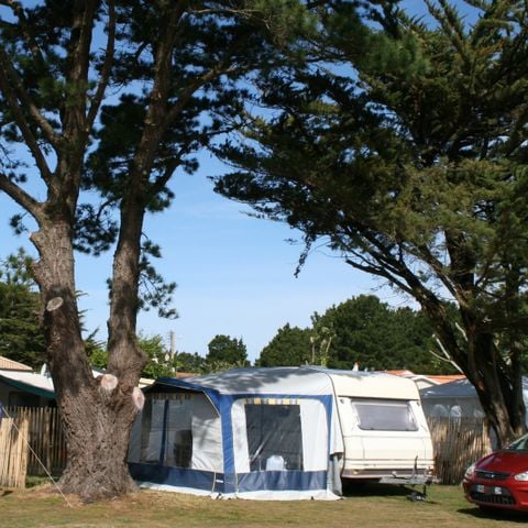 PLOT - Camping Key package: 1 car + 1 tent or 1 caravan or 1 motor home + Electricity