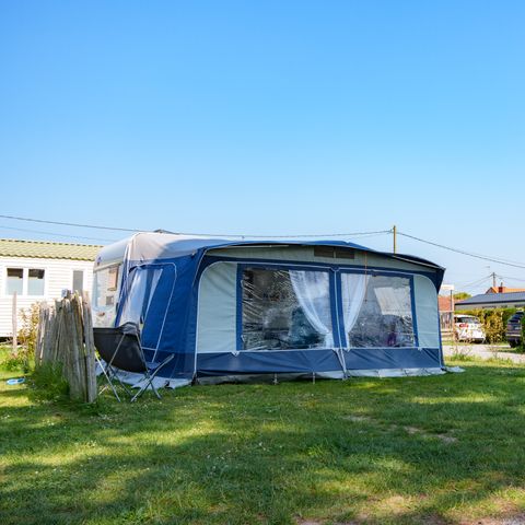 PIAZZOLA - Pacchetto Camping Key: 1 auto + 1 tenda o 1 roulotte o 1 camper + Elettricità