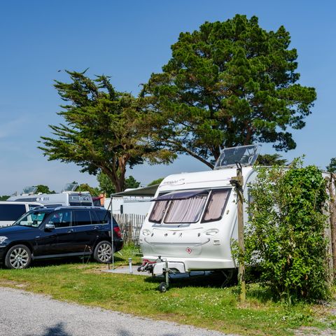 PARCELA - Paquete Camping Key: 1 coche + 1 tienda o 1 caravana o 1 autocaravana + Electricidad