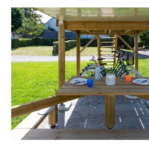 Canvas and wooden tent 2 persons - Campétoile (without sanitary facilities)