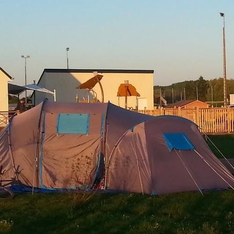 PARCELA - Paquete confort (1 tienda, caravana o autocaravana / 1 coche / electricidad)