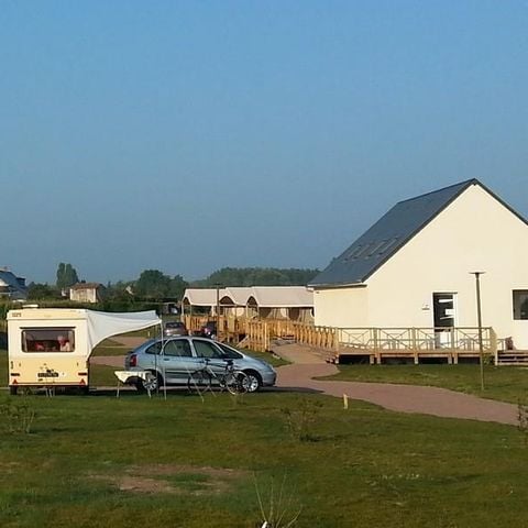 Pitch - Comfort package (1 tent, caravan or camper / 1 car / electricity)