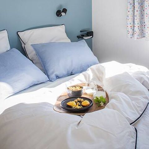 Stacaravan 6 personen - | Premium Exclusief | 3 Slaapkamers | 6 Pers | Verhoogd terras | Airconditioning | TV