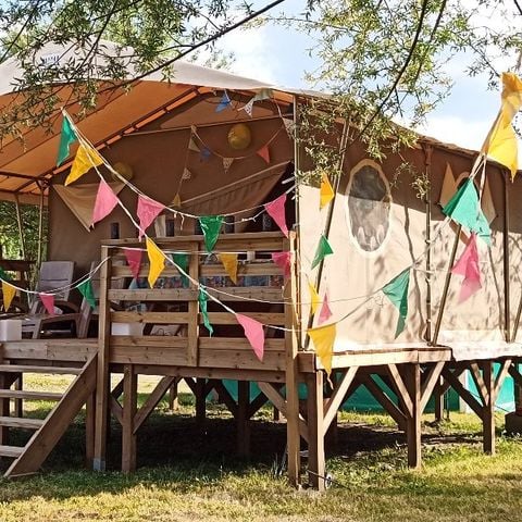 Tente en toile et en bois 4 personnes - TENTE CANADA - sans sanitaires 20 m²