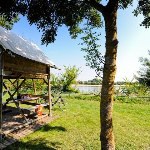 Tente en toile et en bois 2 personnes - Bivouac Sur pilotis prête à dormir 1 chambre sans sanitaires