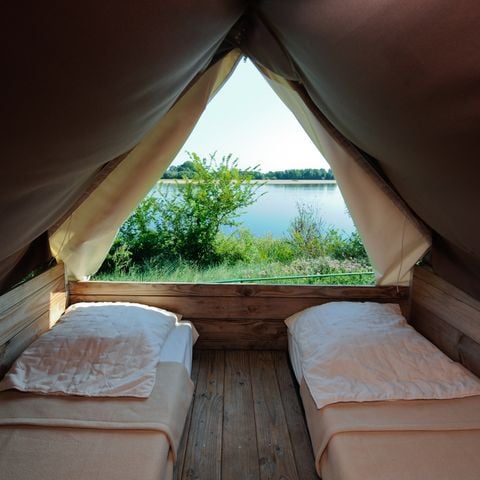 Tente en toile et en bois 2 personnes - Bivouac Sur pilotis prête à dormir 1 chambre sans sanitaires