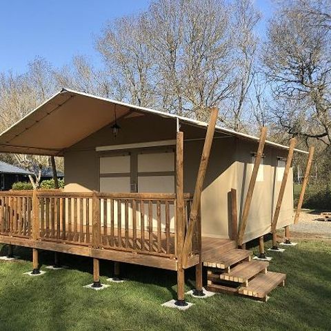 TIENDA DE LONA Y MADERA 5 personas - Wood Lodge Confort 25 m2 (2 habitaciones) + terraza cubierta