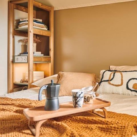 Safarizelt 5 Personen - Wood Lodge Standard 25 m2 (2 Zimmer-5 pers ) + überdachte Terrasse (mit Sanitäranlagen)